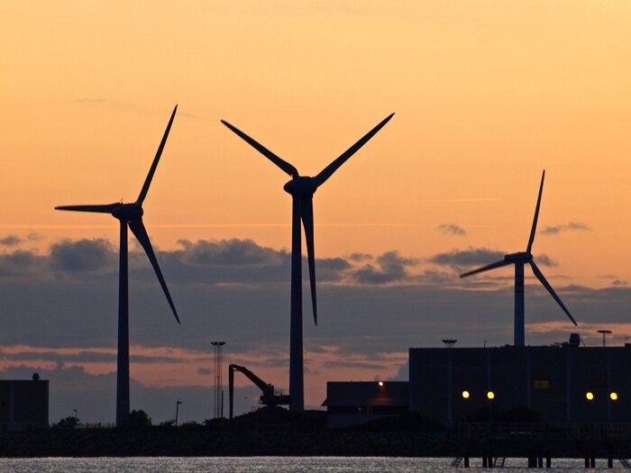 Bild Windräder-Silhouetten beim Sonnenuntergang
