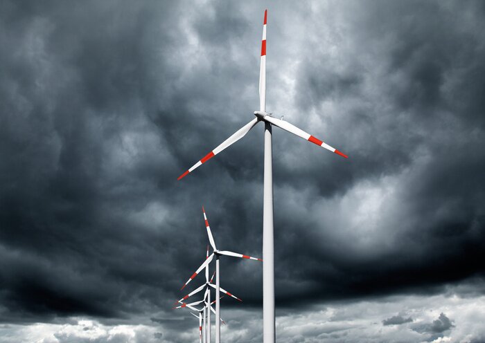 Bild Windräder und Gewitterwolken