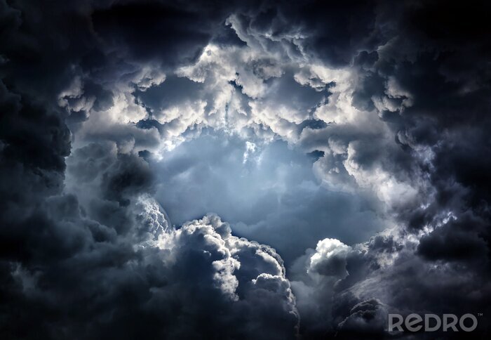 Bild Wolken kündigen einen Sturm an