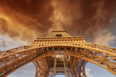 Bild Wolken über Architektur von Paris