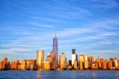 Wolkenkratzer von Manhattan bei Sonnenuntergang