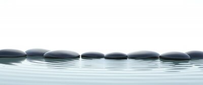 Zen Steine ​​im Wasser auf widescreen