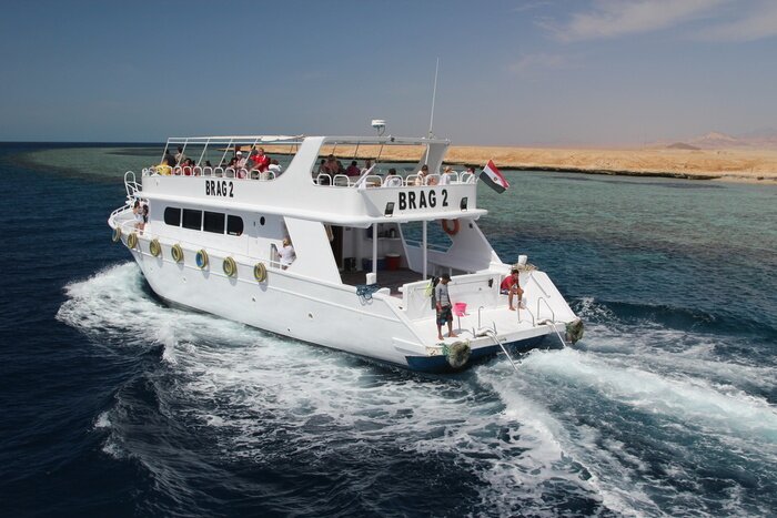 Bild Yacht mit Menschen