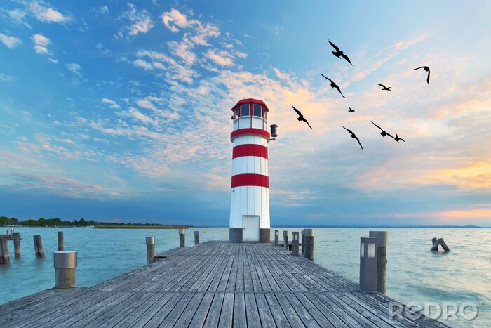 Bild Zum Sonnenuntergang am Leuchtturm am See