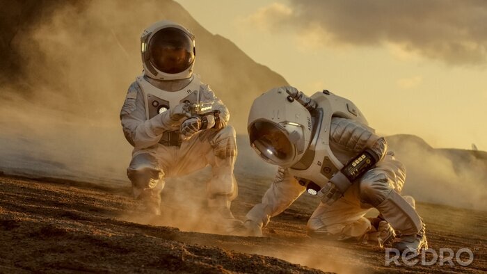 Bild Zwei den Bodenproben sammelnde Astronauten
