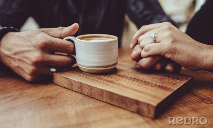Bild Zwei Personen bei einer Tasse Kaffee