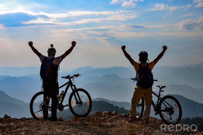 Bild Zwei Radfahrer auf dem Gipfel