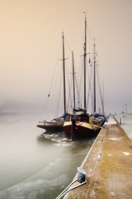 Bild Zwei Segelboote im Nebel