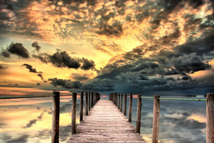 Fototapete Abendlicher bewölkter Himmel am See