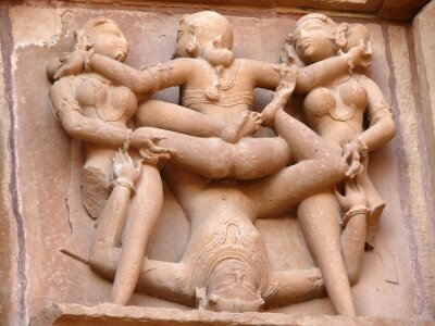 Fototapete Akt auf hinduistischer Skulptur