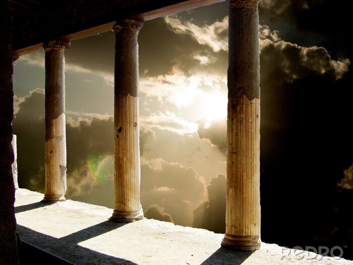 Fototapete Alte Säulen in Wolken