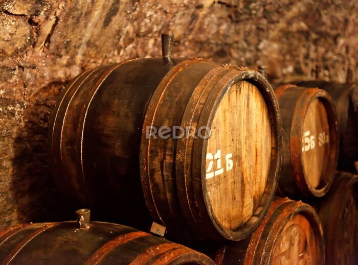 Fototapete Alten Weinkeller mit Fässern