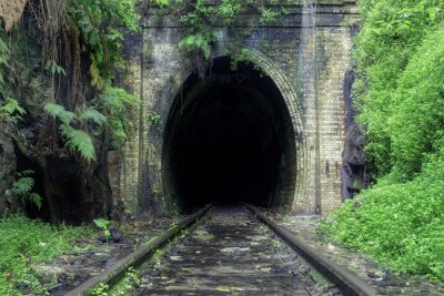 Fototapete Alter Eisenbahntunnel