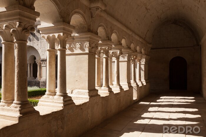 Fototapete Alter Säulengang in Sonnenstrahlen
