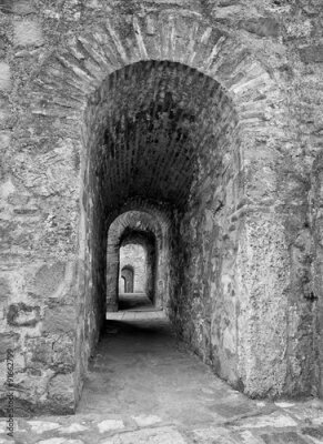 Fototapete Alter Steintunnel