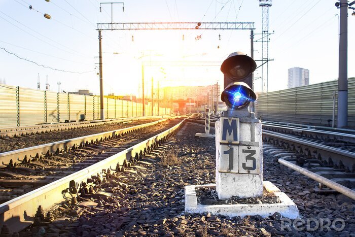 Fototapete Ampel bei Gleisen ohne Züge