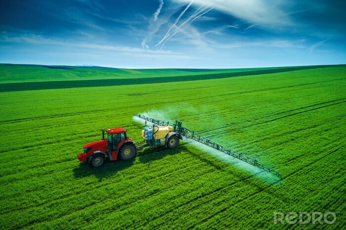 Fototapete Arbeit mit dem Traktor auf dem Feld