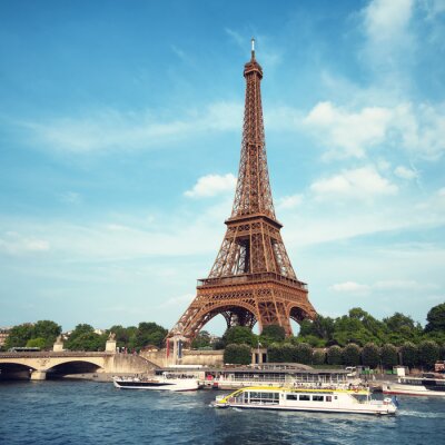 Architektur des Eiffelturms und der Seinebrücke