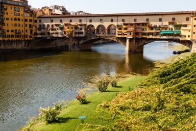 Architektur und Brücke in Florenz