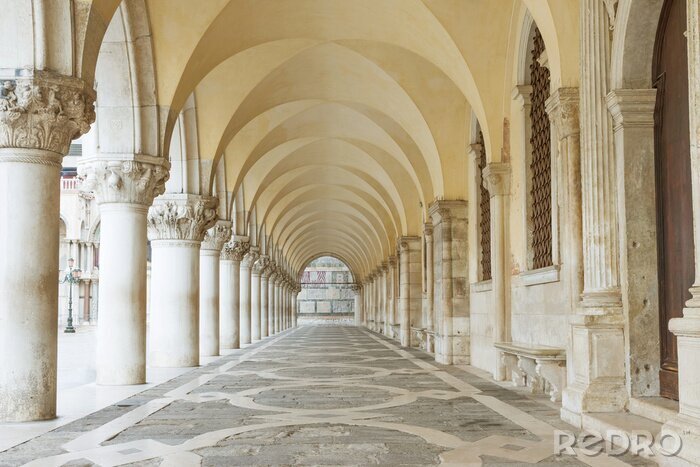 Fototapete Archway unter dem Dogenpalast auf dem Markusplatz (Venedig, Italien). Horizontal.