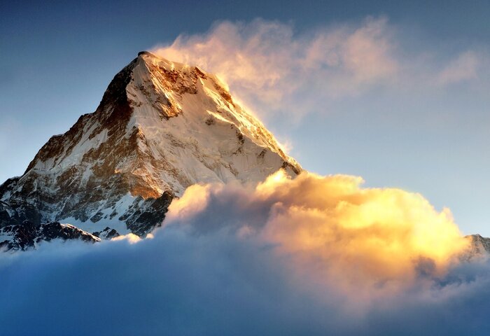 Fototapete Asien und Berge in den Wolken