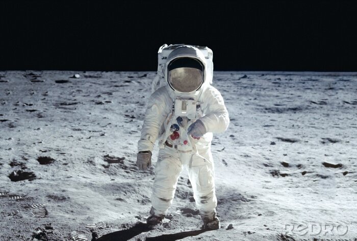 Fototapete Astronaut aufm Mond im weißen Raumanzug