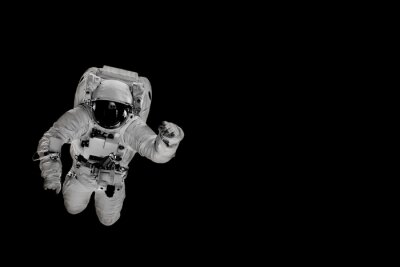 Astronaut im sternenleeren Raum