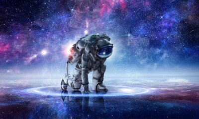 Astronaut mit Galaxie im Hintergrund