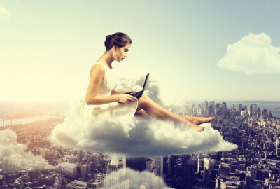 Fototapete Auf der Wolke sitzende Frau