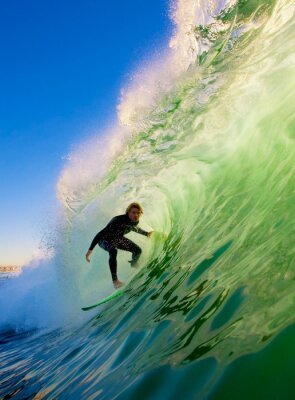 Fototapete Auf Wellen surfender Mann