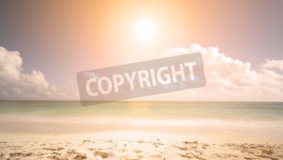Fototapete Aufgehende Sonne über tropischem Strand