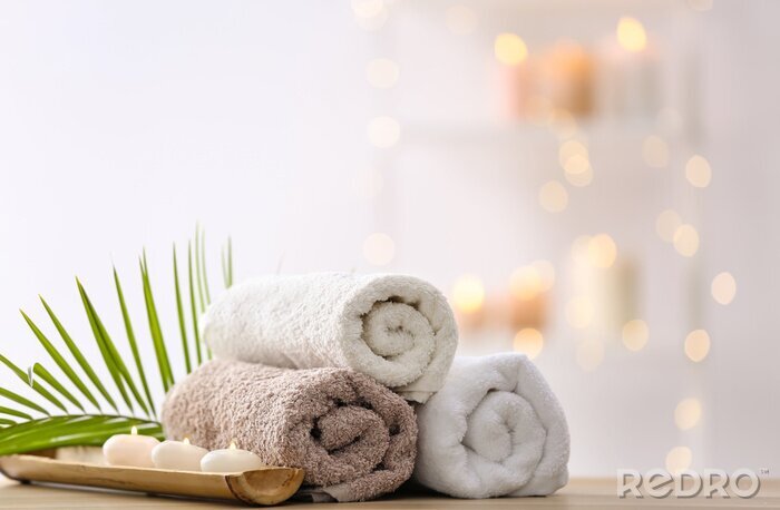 Fototapete Aufgerollte Handtücher und Kerzen