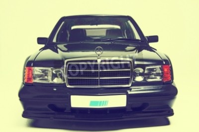 Fototapete Auto Mercedes vor gelbem Hintergrund