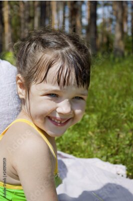 Fototapete Baby nass nach dem Schwimmen