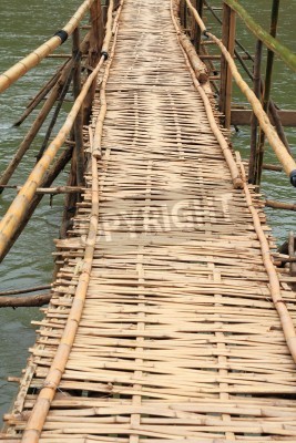 Fototapete Bambus-Brücke über Wasser