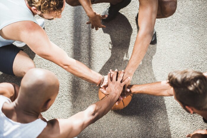 Fototapete Basketballspieler mit Ball vor dem Spiel