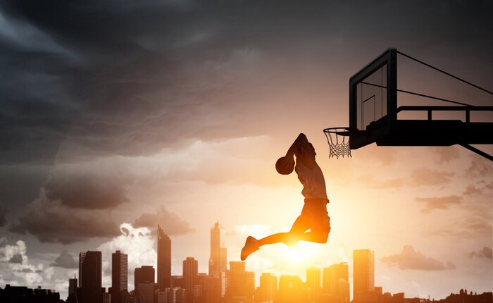 Fototapete Basketballspieler springt mit Ball