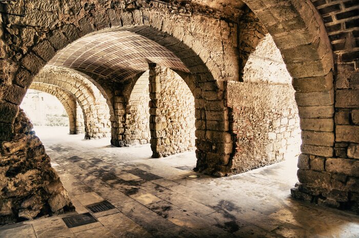 Fototapete Bedachter Durchgang mit Pfeiler