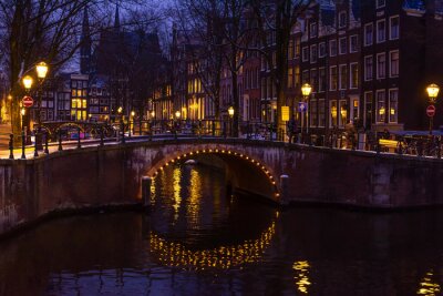 Fototapete Beleuchtete Brücke in Amsterdam
