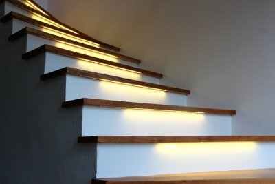 Fototapete Beleuchtete weiße Treppen
