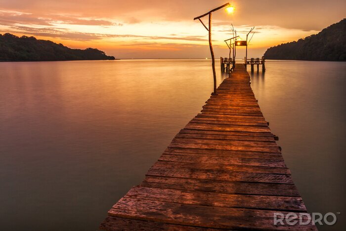 Fototapete Beleuchteter alter Steg