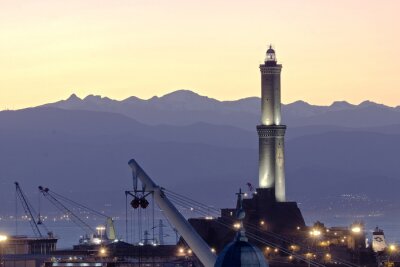 Fototapete Beleuchteter Leuchtturm in Genua