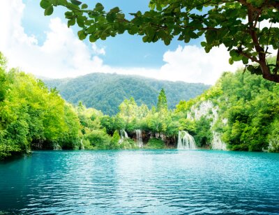 Fototapete Berge Grün und Wasserfälle