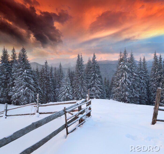 Fototapete Berge im Schnee und Himmel in Orange