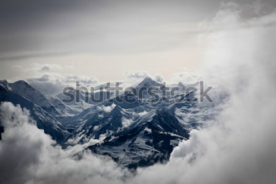 Fototapete Berge in weißen Wolken
