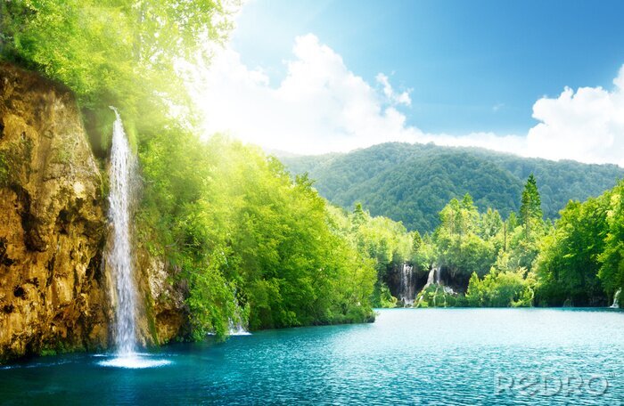Fototapete Berge See und Wasserfall