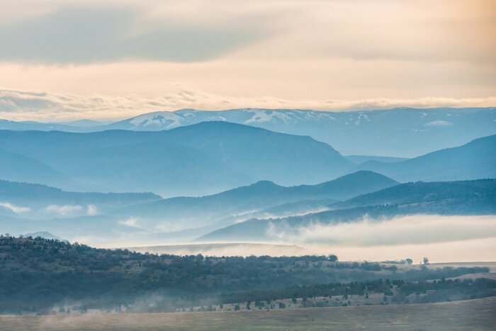 Fototapete Berggipfel im Nebel