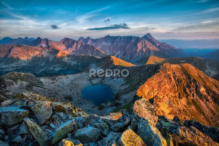 Fototapete Berglandschaft mit See bei Sonnenaufgang
