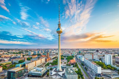 Poster Berlin-Panorama mit dem Fernsehturm an einem klaren Tag