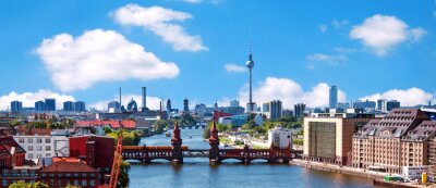 Berlin Skyline an einem sonnigen Tag